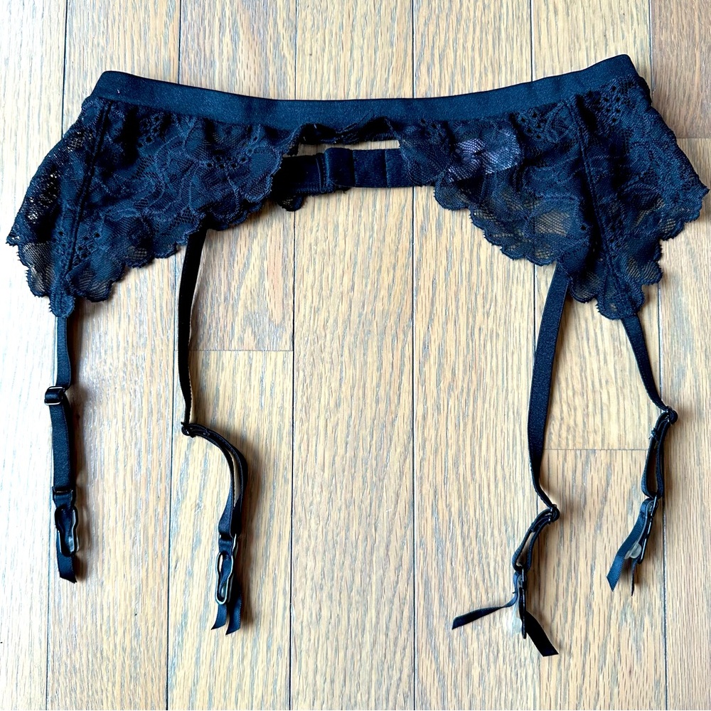 Victoria’s Secret Angels Black Lace Garter Belt